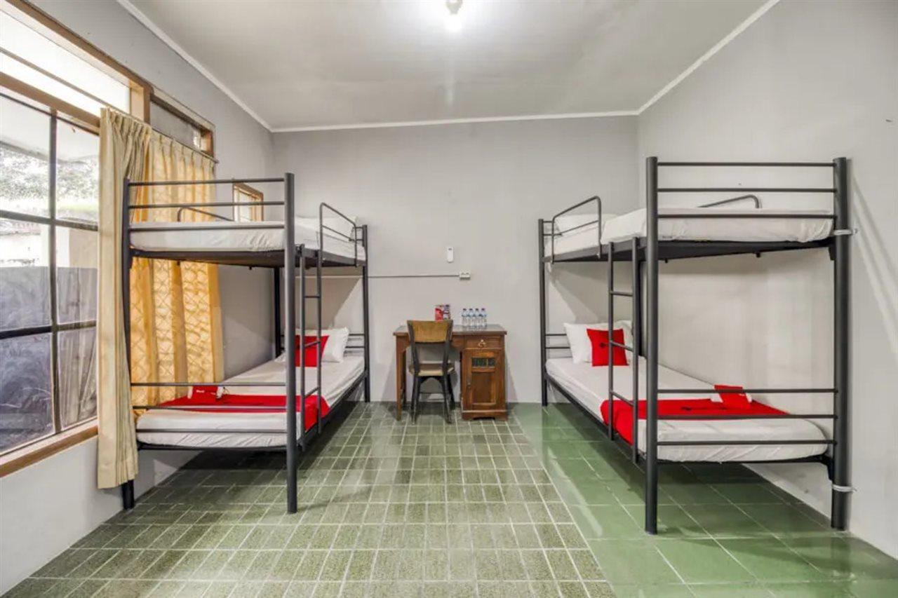 Reddoorz Hostel Near Adisucipto Airport Yogyakarta Kalasan Exterior photo