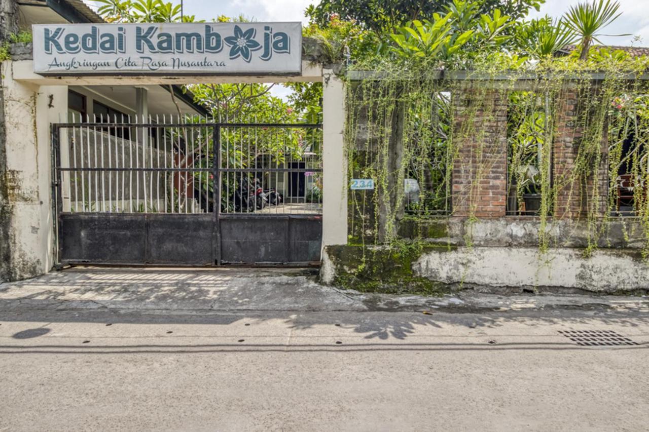 Reddoorz Hostel Near Adisucipto Airport Yogyakarta Kalasan Exterior photo
